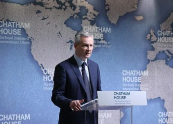 Guvernul francez este de acord cu diminuarea participației pe care Renault o deține la Nissan