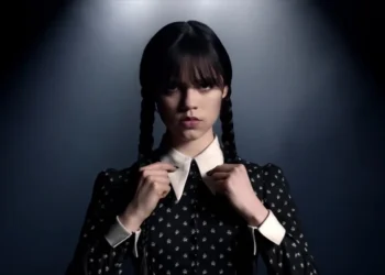 De ce au decis creatorii serialului Wednesday să facă un serial doar despre fiica familiei Addams