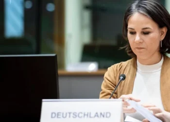 Șefa diplomației germane, Annalena Baerbock, merge la Londra pentru un dialog „și mai strâns” în privința livrărilor de arme și ajutoare Ucrainei