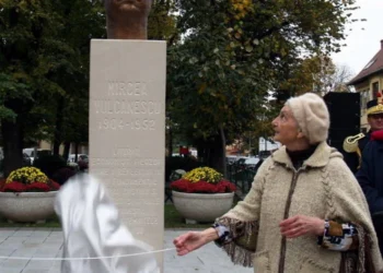 De ce nu trebuie să aibă Mircea Vulcănescu bust? Istoric: Vulcănescu personal a coordonat măsurile de jefuire a evreilor și romilor