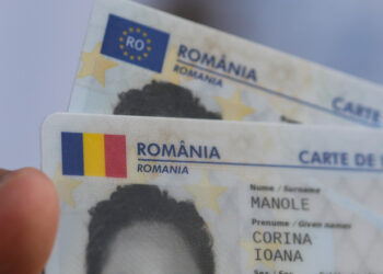 Buletinele electronice ale românilor vor fi eliberate până la finalul anului, gratuit. Ce modificări aduc cărțile de identitate cu cip