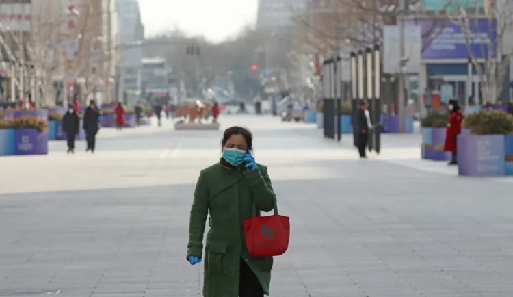 Beijingul amenință cu represalii după ce mai multe țări au impus teste COVID-19 pentru călătorii din China