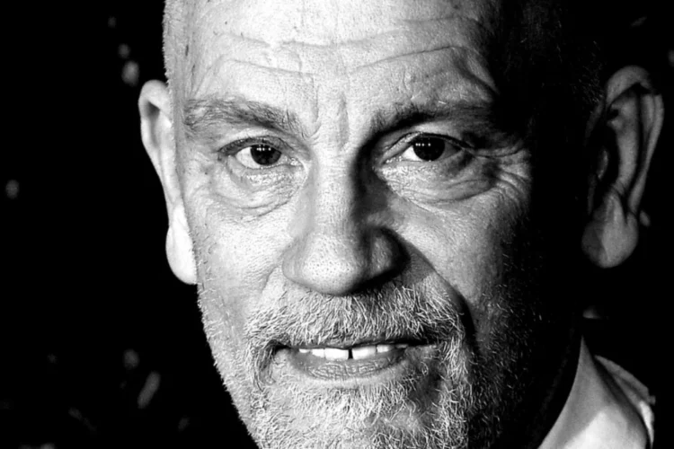 John Malkovich vine în România, unde va juca într-o piesă de teatru. La Sofia, isterie și scandal despre prețul biletelor înaintea unor spectacole cu actorul american