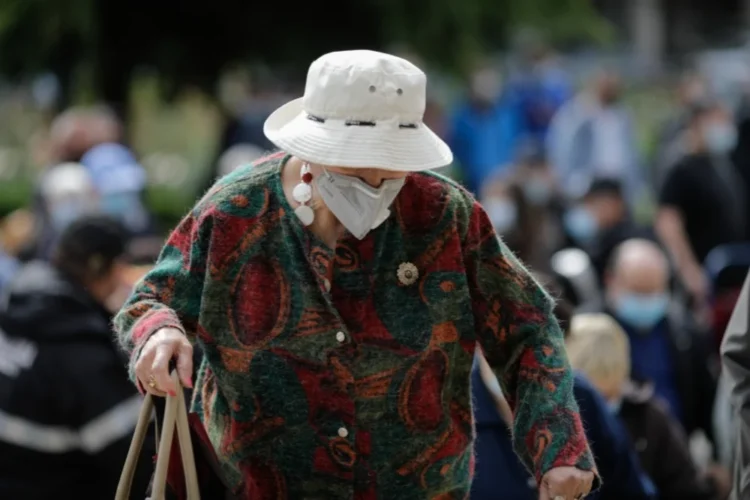 România are circa 5 milioane de salariați, la 5 milioane de pensionari. Deși sunt 9 milioane de oameni apți de muncă, muncesc puțin mai mult de jumătate dintre ei