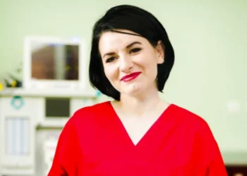 Medicul chirurg care face miracole. A salvat membrele amputate ale zeci de copii. „Peste ani, a venit cu o floare și mi-a mulțumit”