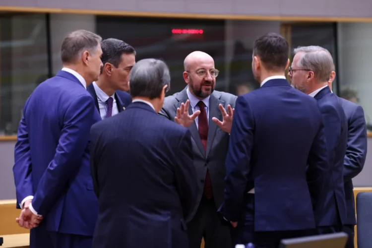 Liderii europeni au decis că UE își va consolida suveranitatea economică, industrială și tehnologică, cerând norme mai simple pentru ajutoarele de stat și mobilizarea integrală a fondurilor UE
