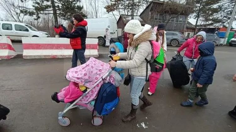 Persoanele care fug din Ucraina se confruntă cu dificultăţi în UE – sondaj FRA