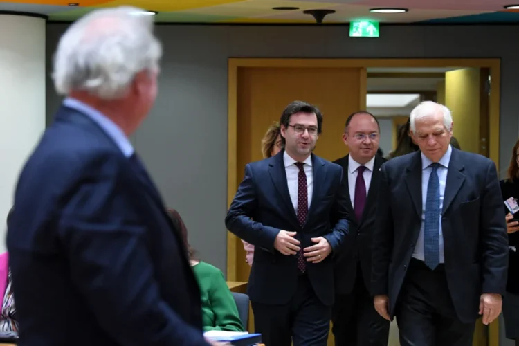 Securitatea R. Moldova: România a propus crearea unei misiuni civile UE, a unui centru pentru combaterea dezinformării și a unui regim de sancțiuni împotriva celor care încearcă să destabilizeze R. Moldova Securitatea R. Moldova: România a propus crearea unei misiuni civile UE, a unui centru pentru combaterea dezinformării și a unui regim de sancțiuni împotriva celor care încearcă să destabilizeze R. Moldova