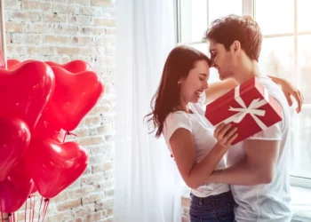 7 rochii frumoase pe care le poți purta de Valentine’s Day 2023