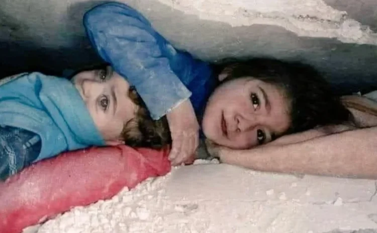 Povestea din spatele imaginii care a devenit un simbol al supraviețuirilor miraculoase din Turcia și Siria