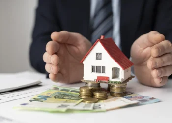 Vreau să-mi iau locuință pe credit. Ce fel de dobândă aleg: fixă sau variabilă?