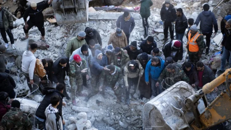 Peste 11.200 de morți în Turcia și Siria, Erdogan a ajuns în zonele distruse. Un nou cutremur a zguduit Turcia la prânz Peste 11.200 de morți în Turcia și Siria, Erdogan a ajuns în zonele distruse. Un nou cutremur a zguduit Turcia la prânz