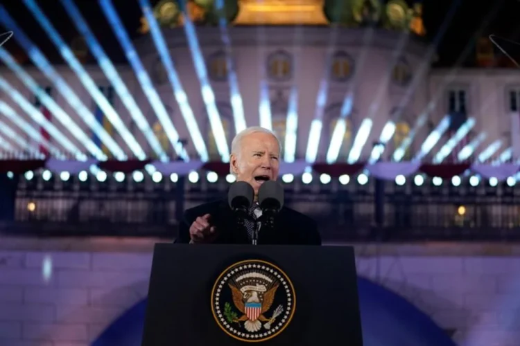 FOTO / VIDEO Joe Biden, discurs la Varșovia în fața a mii de oameni: Putin a crezut că războiul din Ucraina va fi rapid. S-a înșelat. El a ales acest război și el îl poate opri / Biden a cerut aplauze pentru Maia Sandu, aflată acolo