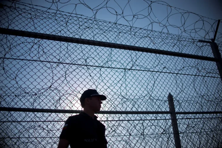 Liderii UE au anunțat că vor întări frontierele Uniunii. Problema este că nu se înțeleg cum să facă asta