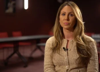 Tina Glandian, „avocata vedetelor” angajată de fraţii Tate: „Mi-ar plăcea să petrec timp cu ei în închisoare”