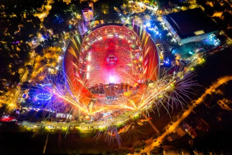 Momente legendare de-a lungul anilor la UNTOLD! De la show-ul memorabil al lui Avicii, la marile premiere de pe Mainstage