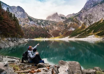 Parteneri de viață și de călătorie: Românilor nu le place să călătorească singuri și vor vacanțe în doi