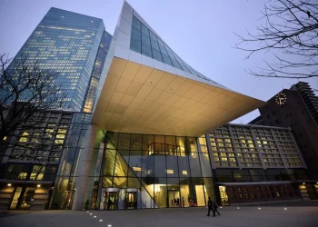 BCE: Sectorul bancar din umbră ar putea declanşa următoarea criză financiară