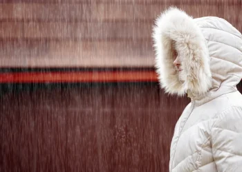 O masă de aer polar aduce ger și lapoviță. Meteorolog: Să ne bucurăm de acest weekend cu 25 de grade, de luni vremea se schimbă radical