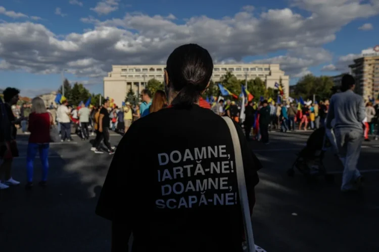 Mic ghid de manipulare: cine are nevoie de duşmani şi teme inventate