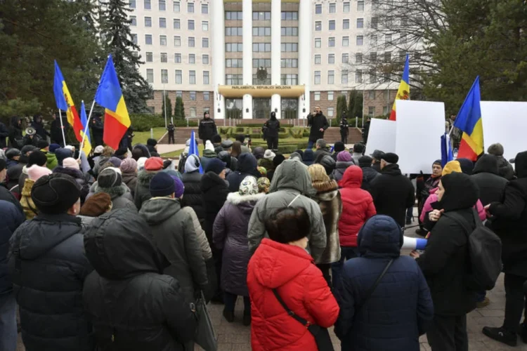 „Turiștii” partidului ȘOR. Zeci de tineri din Republica Moldova, trimiși în Turcia pentru a fi instruiți în tehnici de a provoca haos la proteste
