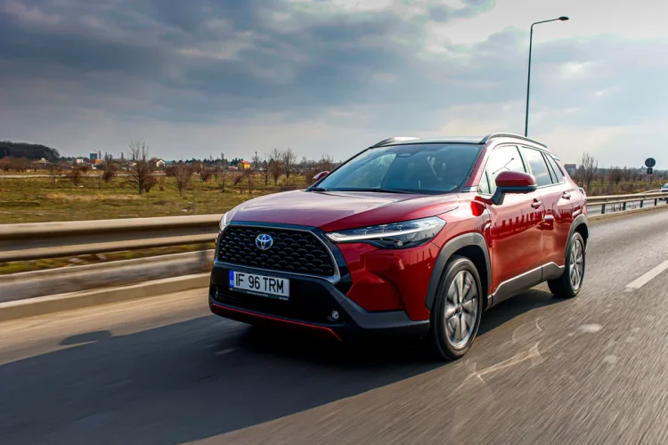 Test drive Toyota Corolla Cross Hybrid – Eficiența la ea acasă