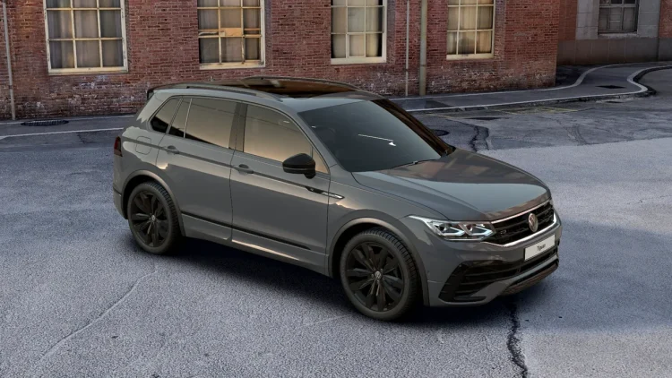 Volkswagen Tiguan Black Edition – SUV-ul german primște ornamente negre și geamuri cu tentă de 90% Volkswagen Tiguan Black Edition – SUV-ul german primște ornamente negre și geamuri cu tentă de 90%