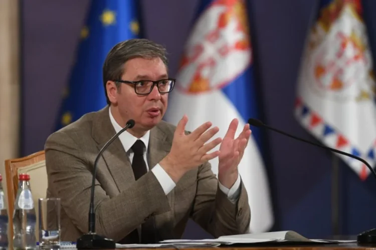 Preşedintele Vucic: Serbia nu va ”capitula”, nu va recunoaşte niciodată Kosovo, dar ”NATO este peste tot în jurul nostru”