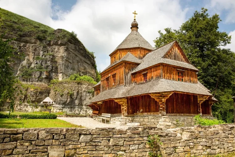 Preoții români din Cernăuți, „apel disperat” prin care cer ajutorul Parlamentului de la București