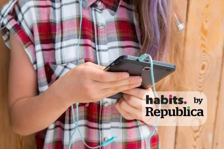 „Nu pot să nu-i dau telefon, pentru că toți colegii lui au …”. Dragi părinți, gândiți-vă ce efect nociv au asupra copiilor noștri orele petrecute cu ochii în smartphone