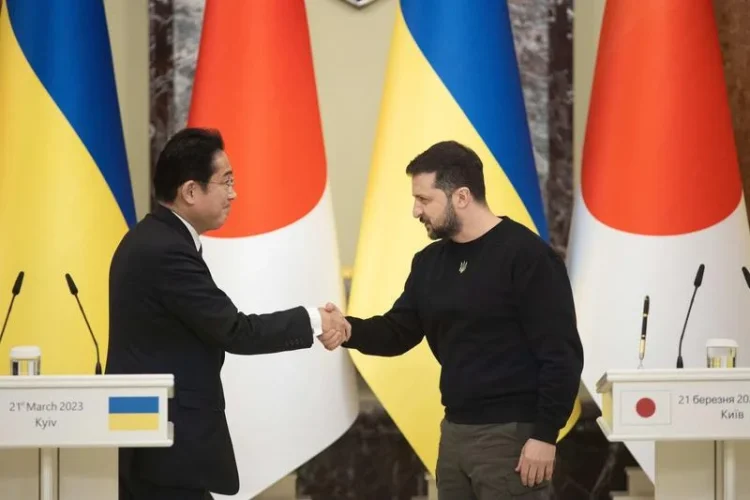 Guvernul japonez analizează trimiterea de arme letale Ucrainei