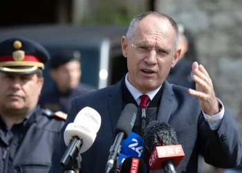 „Traficanţii spun că este mai uşor ca niciodată să ajungi în Europa”. Mișcarea făcută înaintea vizitei la București de ministrul de Interne al Austriei, care a blocat intrarea României în Schengen