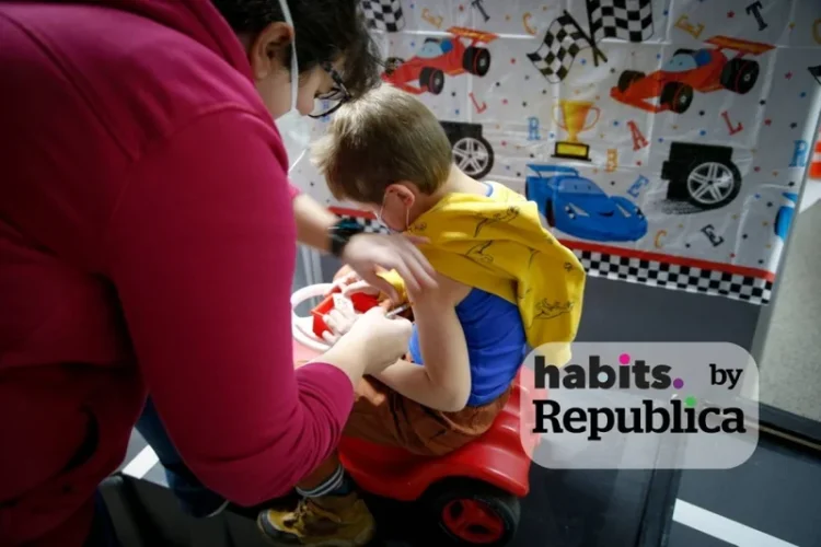 „În România încă există percepția că vaccinurile sunt adresate doar copiilor și mai ales celor mici. Vaccinarea este un proces care are loc pe tot parcursul vieții”. Interviu cu medicul Gindrovel Dumitra