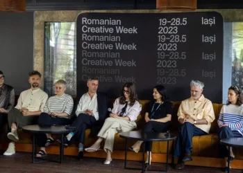 Începe Romanian Fashion Week. Celebrul model al anilor ’90, Ana Sidor Crișan, pe catwalk-ul de la Iași