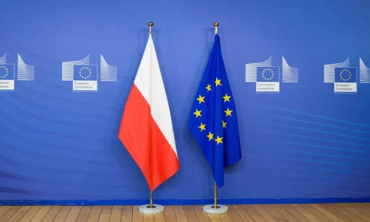 UE ”este foarte îngrijorată” de stabilirea unei comisii poloneze de anchetă privind influența rusă, care ”ar putea fi folosită pentru a limita posibilitatea persoanelor de a candida pentru funcții publice”