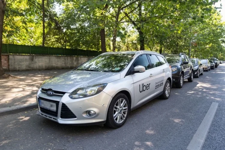 Uber introduce noi funcții pentru șoferi și pasageri