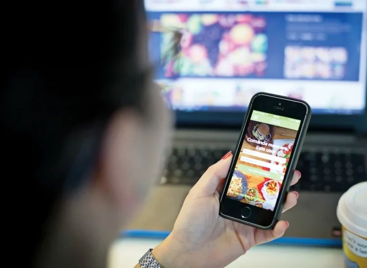 Ce fac românii în online? Top 5 activități