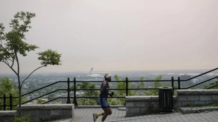 Provincia Québec arde. Pe coasta de est a Statelor Unite, aerul a devenit irespirabil