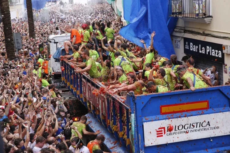Top 10 cele mai ciudate tradiții din lume
