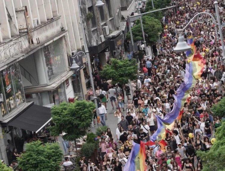Record de participare la Marșul Bucharest Pride 2023. 25.000 de persoane au ieșit în stradă pentru drepturile persoanelor LGBT