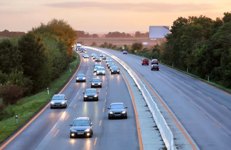Care este viteza minimă pe Autostradă și Drumuri Expres? Titi Aur: Există o regulă simplă, dar sigură!