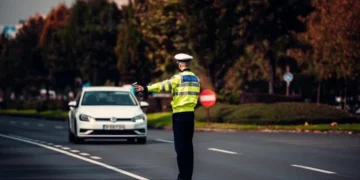 2025: Ce se întâmplă dacă ești oprit de Poliție și nu ai permisul auto la tine? Documente obligatorii și sancțiuni pentru șoferi