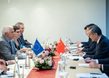 China cere mai mult dialog instituțional cu UE. Șeful diplomației europene, așteptat la Beijing pentru un dialog strategic, asigură că planul european “Global Gateway” este complementar mega-proiectului chinez “Dumurile Mătăsii”