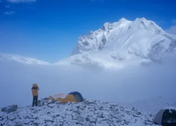 Încălzirea globală crește numărul morților în Himalaya. Clima schimbă regulile pentru alpiniști