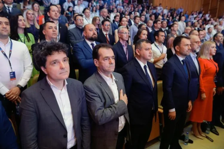 Negocieri greoaie pentru alternativa dreptei la Coaliția PNL-PSD. În ce punct au ajuns discuțiile dintre USR, PMP și Forța Dreptei și punctele divergente Negocieri greoaie pentru alternativa dreptei la Coaliția PNL-PSD. În ce punct au ajuns discuțiile dintre USR, PMP și Forța Dreptei și punctele divergente
