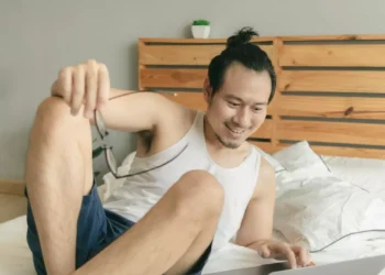 „Tortura și barbaria” sunt endemice în industria pornografică, arată un raport, potrivit căruia 90% din conținut cade sub incidența faptelor penale