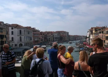 Undă verde pentru un „experiment” prin care turiștii care vizitează Veneția doar pentru o zi sunt taxați cu 5 euro