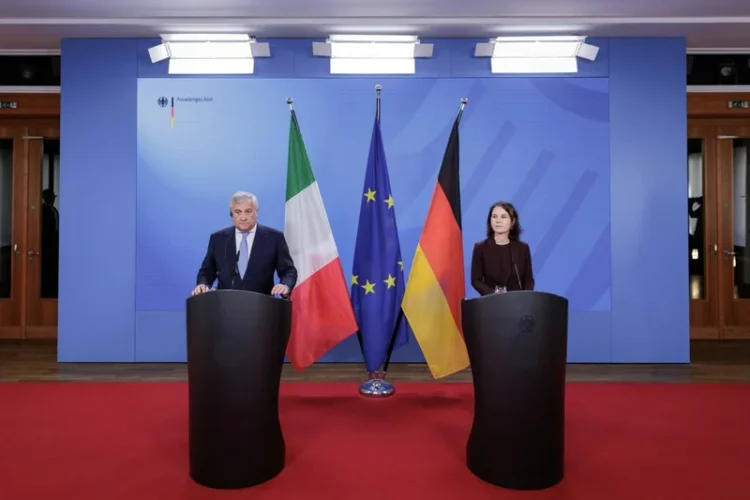 Tensiuni între Italia și Germania din cauza finanțării navelor umanitare care salvează imigranți în Marea Mediterană