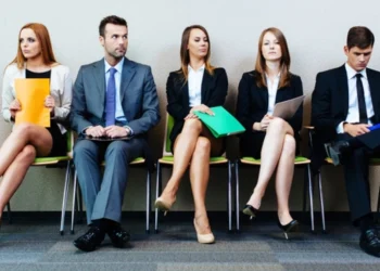 Patru din zece companii din România nu găsesc angajaţi cu competenţe necesare, adaptate afacerii – raport Deloitte