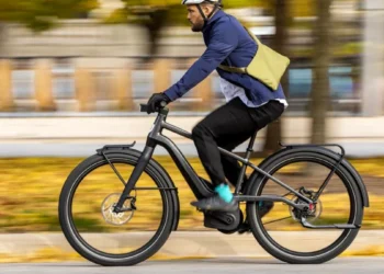 Este obligatorie casca pentru bicicliști? Ce obligații au cei care circulă cu bicicleta pe drumurile publice